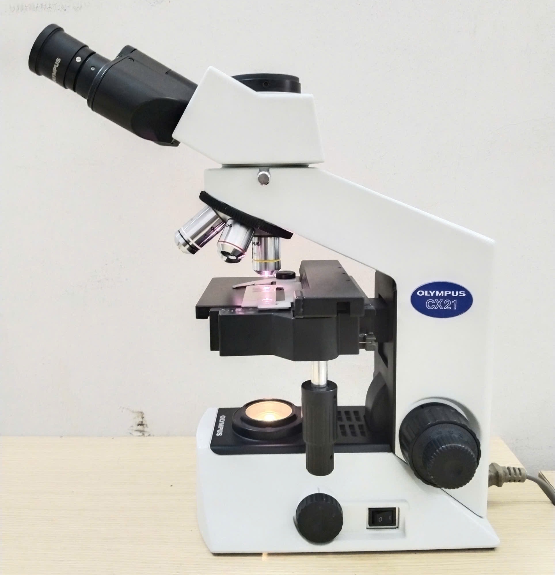 Kính hiển vi Olympus CX21 3 mắt