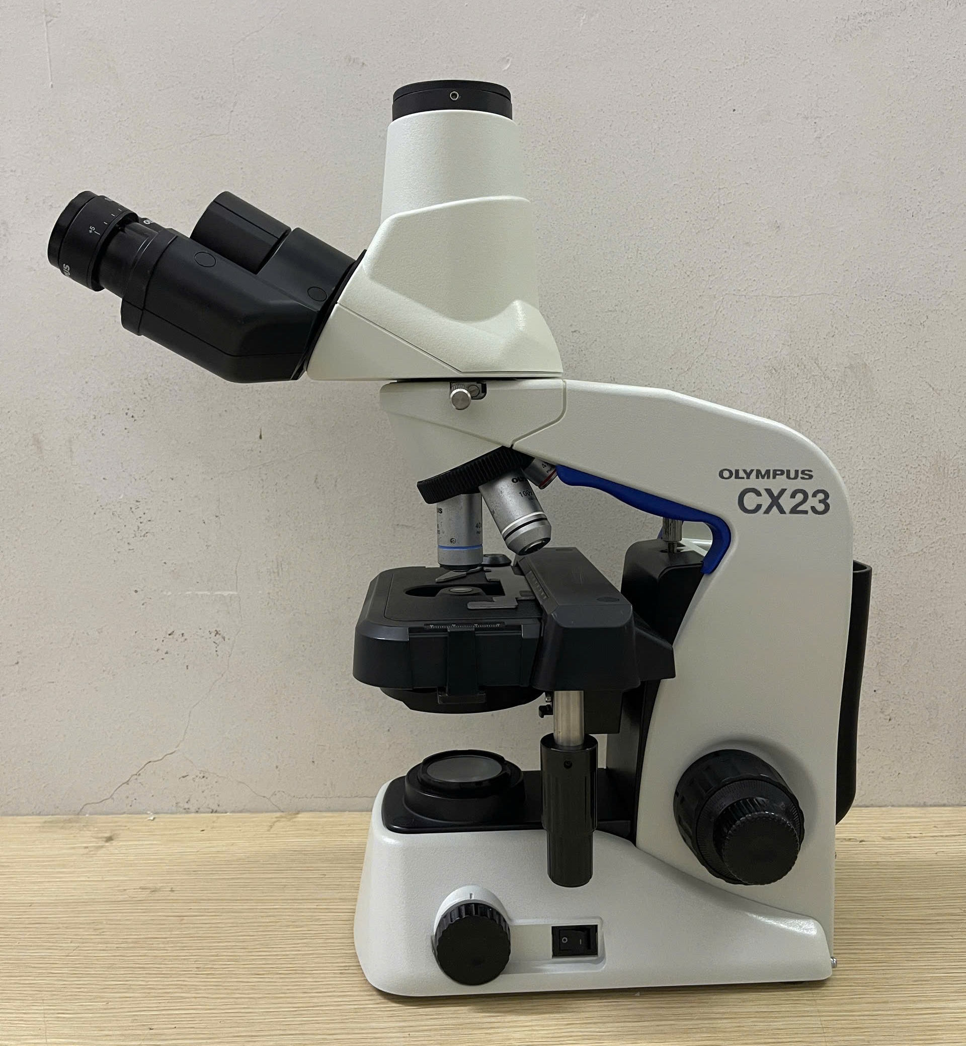 Kính hiển vi Olympus CX23 3 mắt