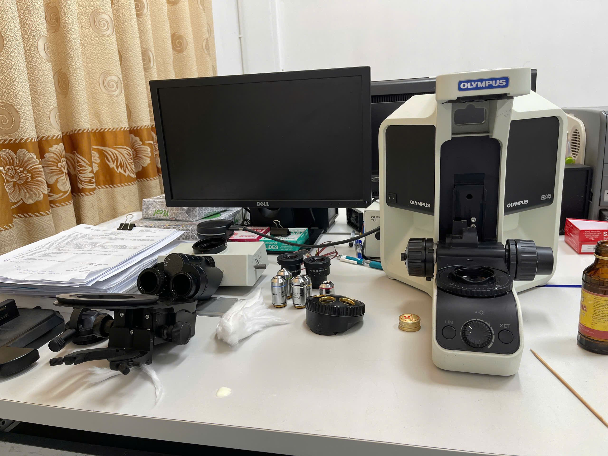 sửa chữa kính hiển vi sinh học