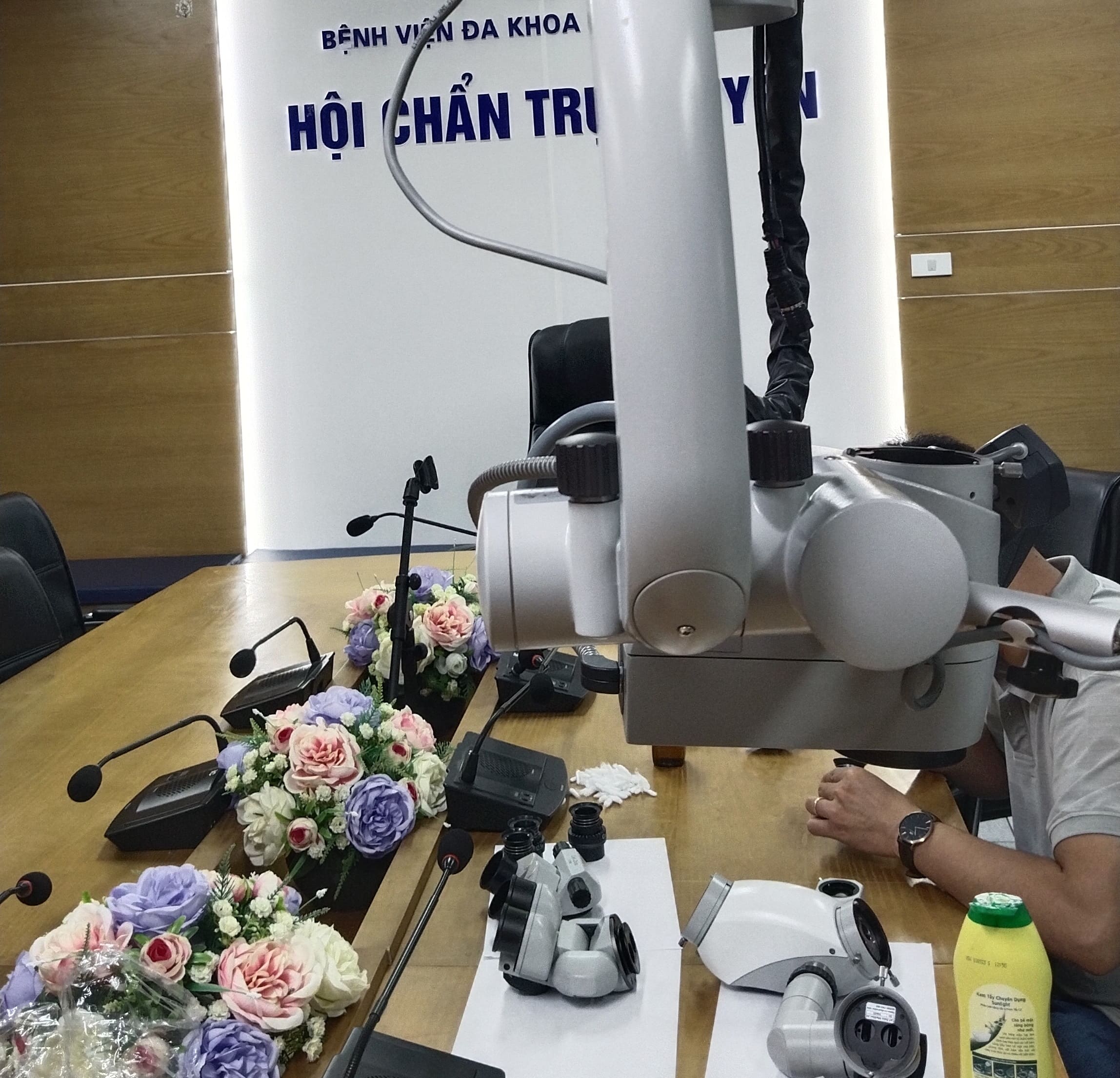 bảo dưỡng kính hiển vi phẫu thuật