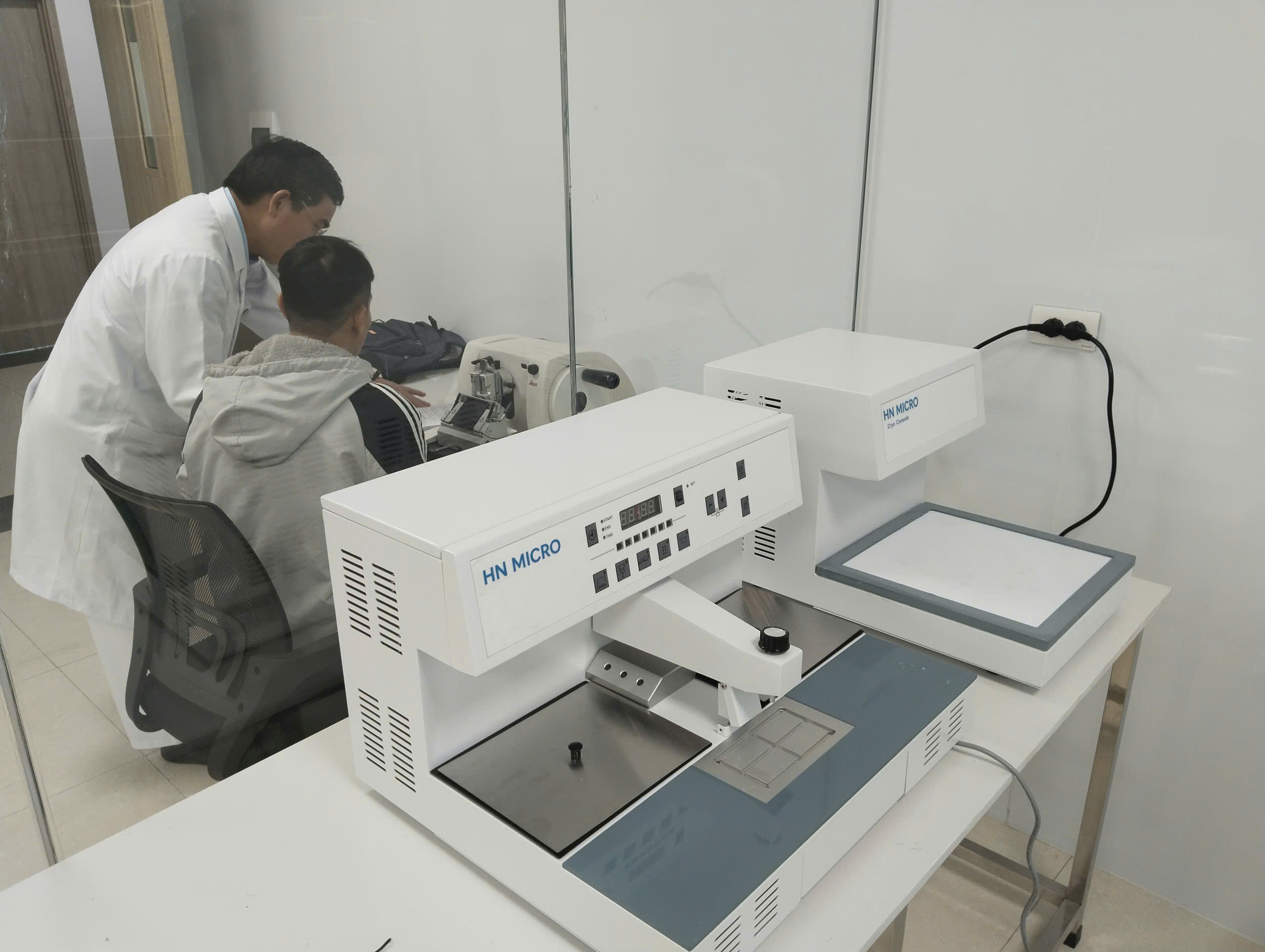 máy đúc mô dùng trong giải phẫu bệnh