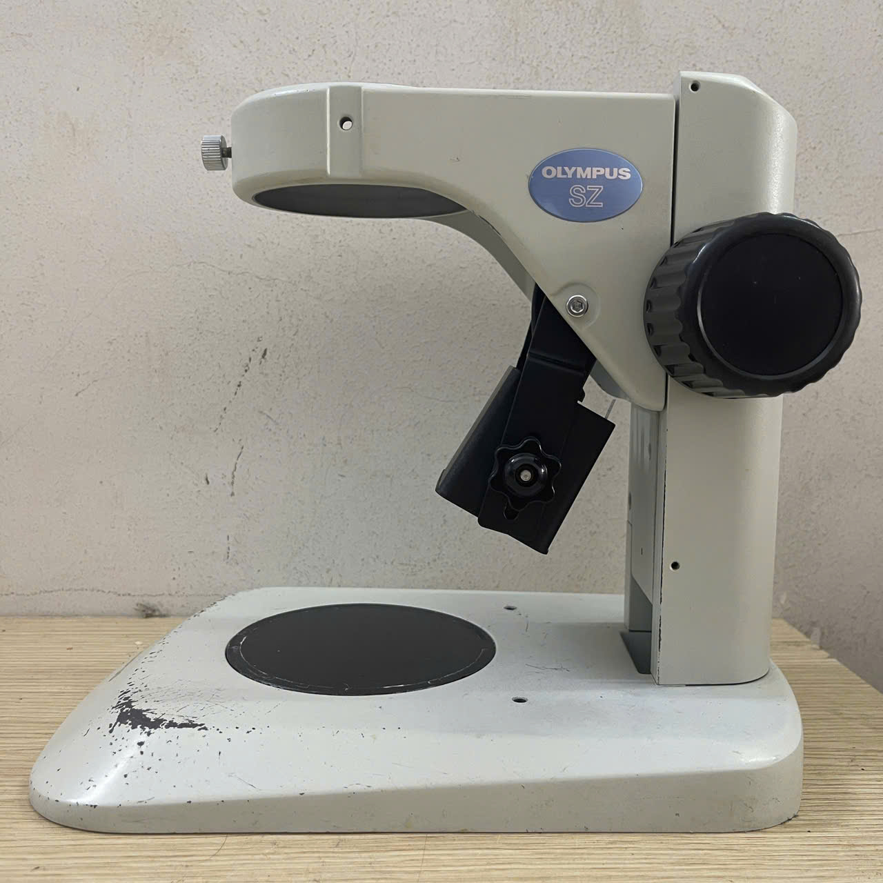 Chân đế kính hiển vi soi nổi SZ