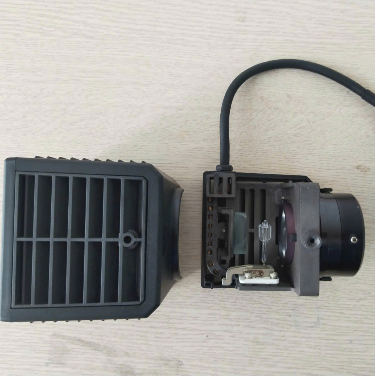 Hộp đèn kính hiển vi Nikon 12V50W